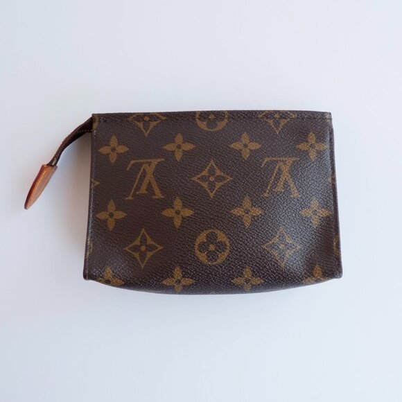 Authentic Preowned Louis Vuitton Monogram Toiletry 15 - Picture 2 of 11